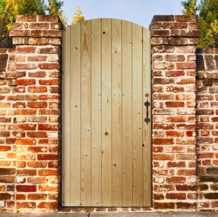 GATEA External Pine Ledged & Braced Arched Top Gate